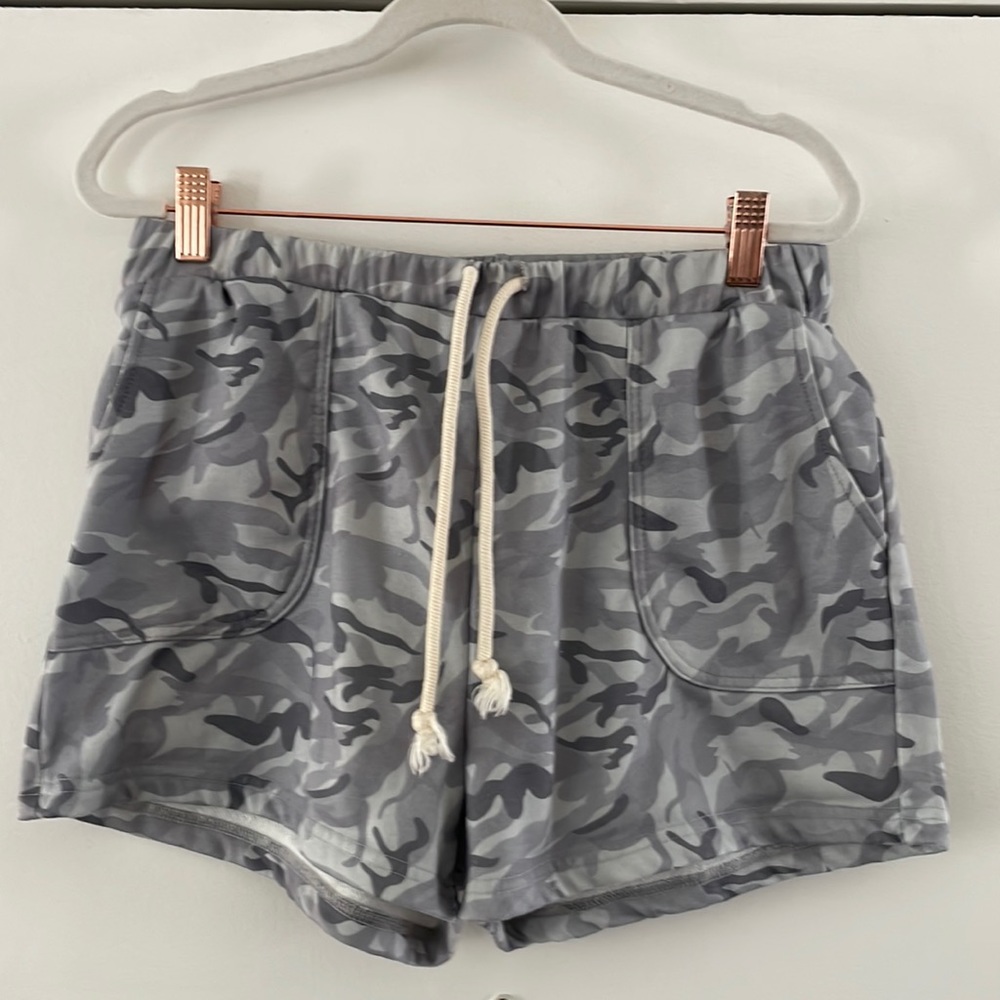 Shein Gray on Gray Camouflage Drawstring Elastic Waist shorts | L 8/10